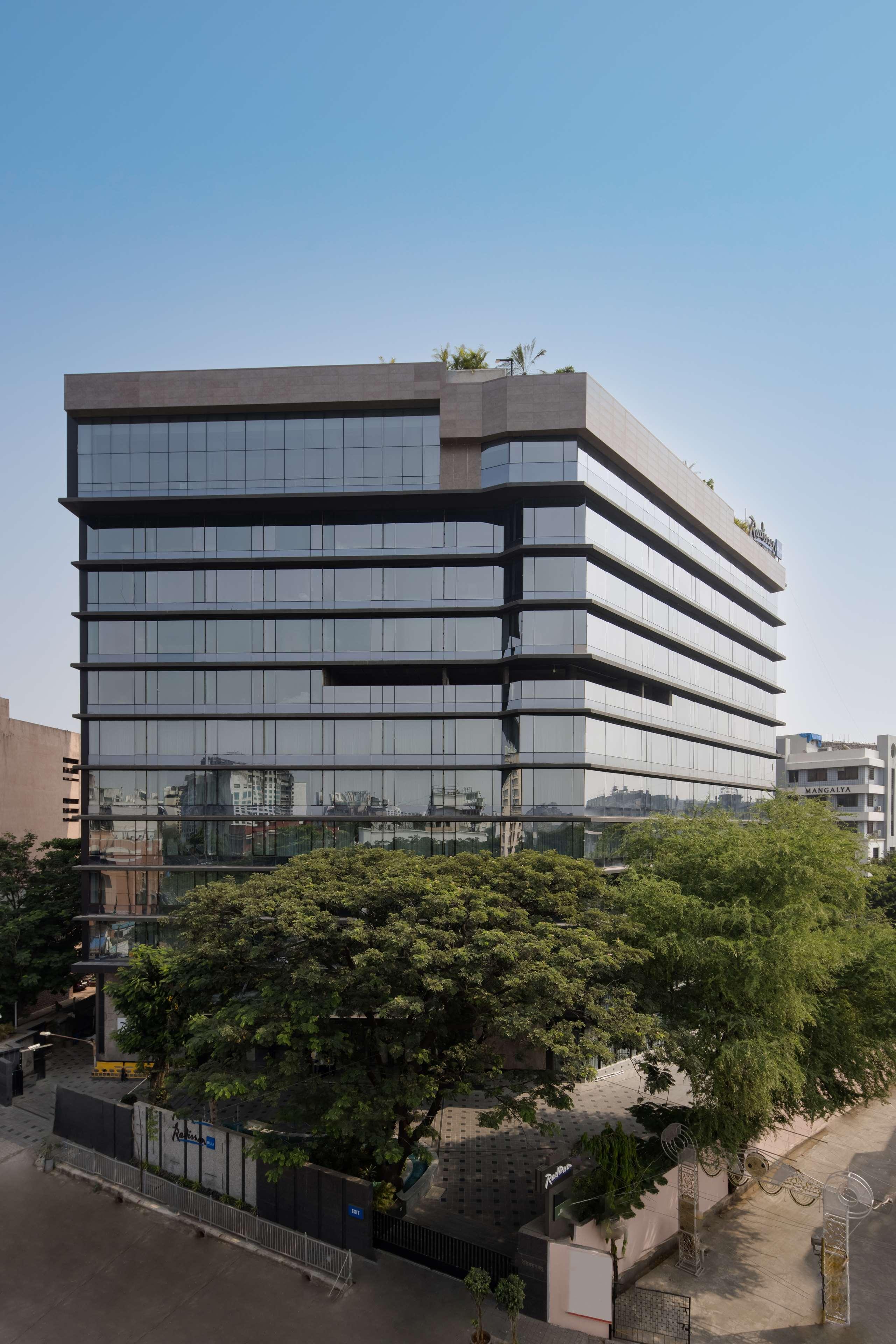 Radisson Blu Mumbai International Airport Hotel Exterior foto The building of the National Library of Greece
