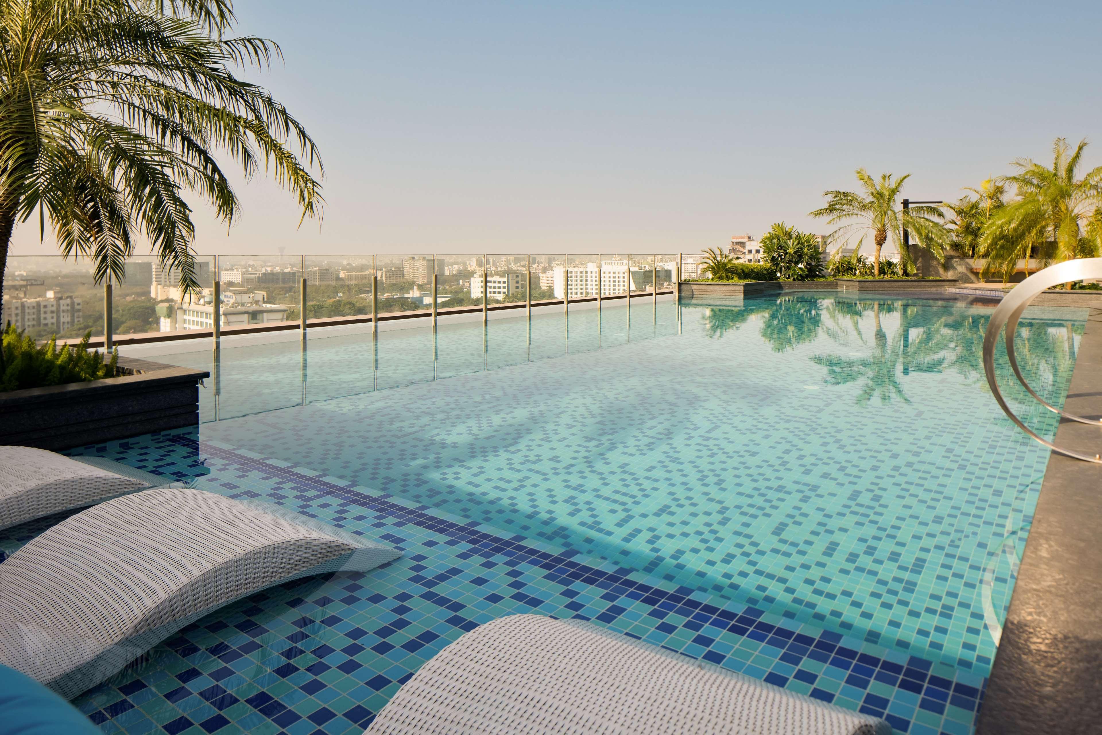 Radisson Blu Mumbai International Airport Hotel Exterior foto Infinity pool at the Park, Hyderabad
